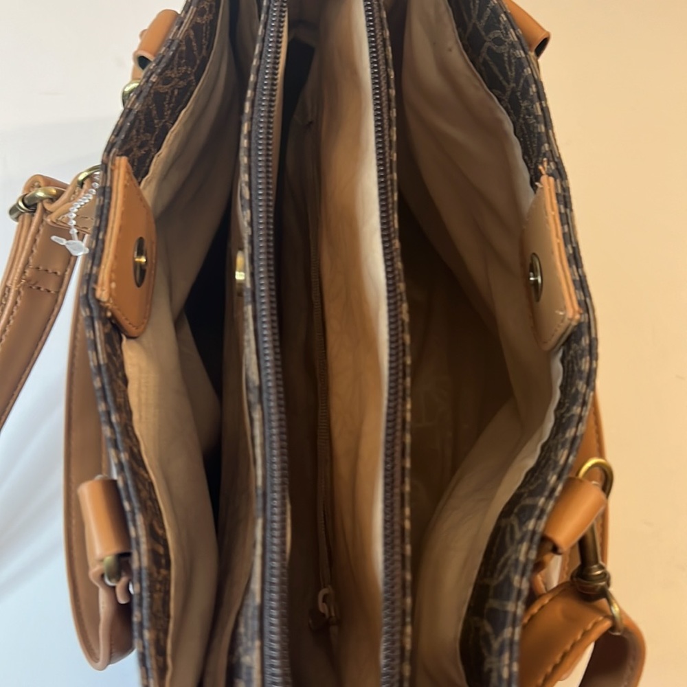 BROWN AND TAN HAND BAG - Picture 10 of 16